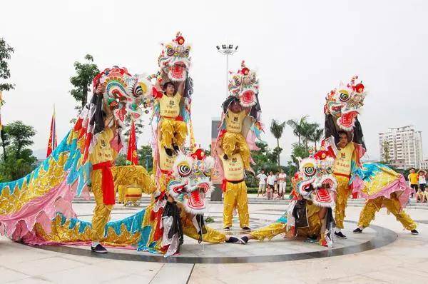 东莞：去年元夜时，花市灯如昼；今年元夜时，灯熄爱依旧！