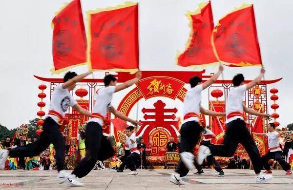 东莞：去年元夜时，花市灯如昼；今年元夜时，灯熄爱依旧！