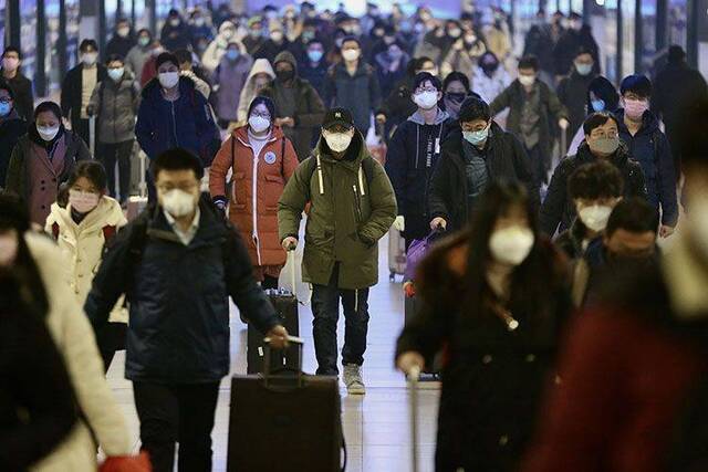 北京站迎3.5万抵京旅客 出站需测温 站前广场消毒