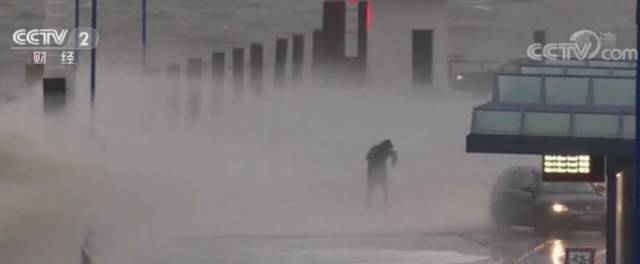 风暴“西娅拉”袭击英国多地 登陆欧洲大陆带来狂风暴雨