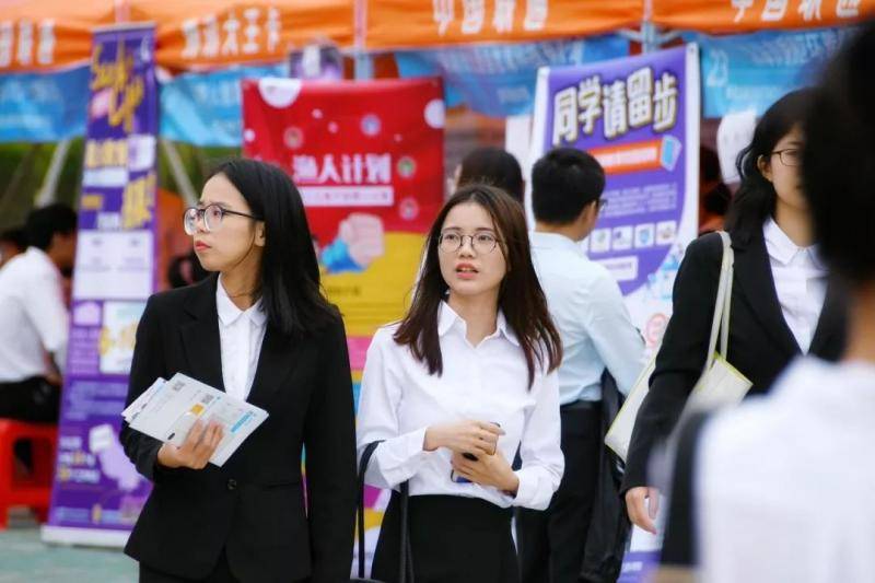 暂停各类高校就业现场招聘 这届毕业生太难了