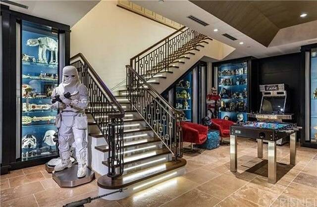 美国洛杉矶一栋“星球大战”豪宅以2650万美元挂牌出售完美复制“塔图因星球”酒吧