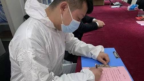 客服经理赴火神山当志愿者 24小时待命收发捐赠物资