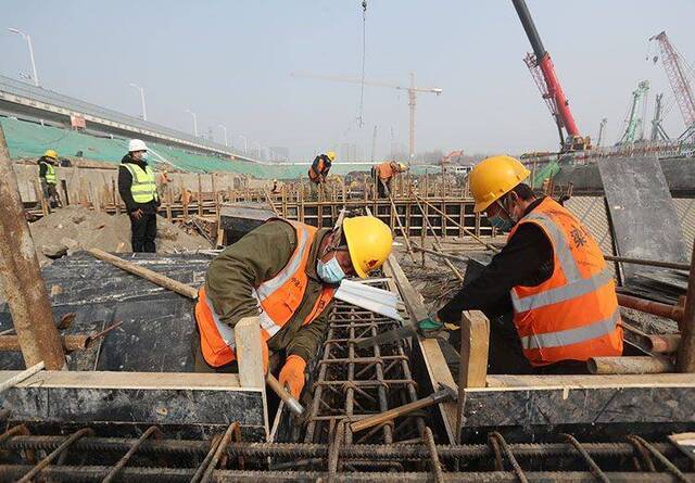 广渠路东延复工 疫情防控手段齐出保安全｜组图