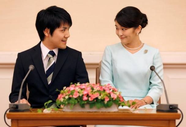 真子公主和小室圭2017年宣布订婚（NHK）