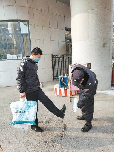 战“疫”图景 隔离不隔心 保障做到位