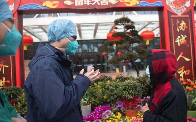 北京医疗队首批确诊患者出院 专家提醒谨遵医嘱很重要