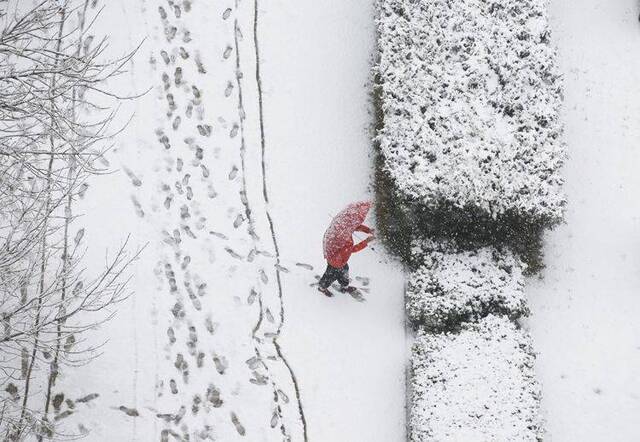 京城今冬第7场雪（二） 雪下正紧 防滑保暖需当心