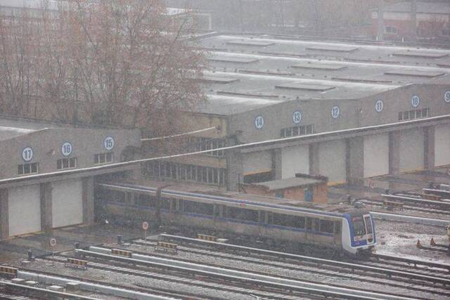 京城今冬第7场雪（二） 雪下正紧 防滑保暖需当心