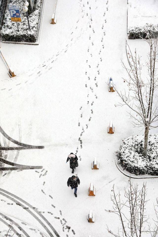 京城今冬第7场雪（二） 雪下正紧 防滑保暖需当心