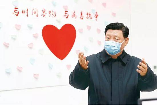 2020年2月10日，中共中央总书记、国家主席、中央军委主席习近平在北京调研指导新冠肺炎疫情防控工作。这是习近平在朝阳区疾病预防控制中心调研。新华社记者刘彬/摄