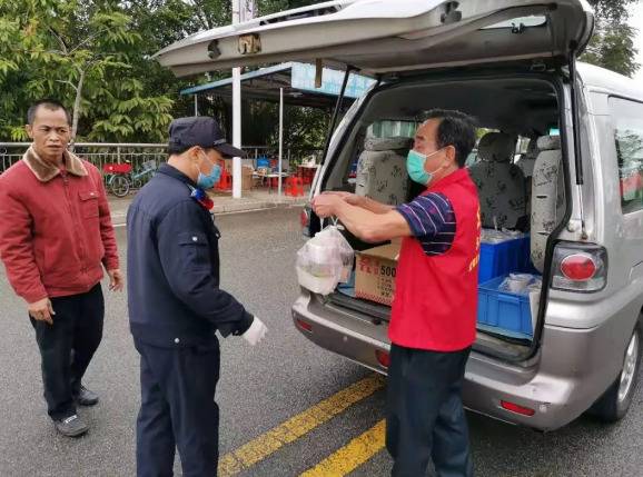 居民自发当起“炊事员”，东城鳌峙塘党群同心共抗疫情