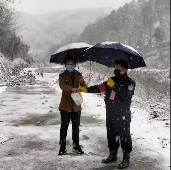 一如既往 战疫必胜：在风雪中坚守的法院干警