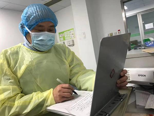 徐浩是支援武汉金银潭医院的第一批上海医疗队队员。