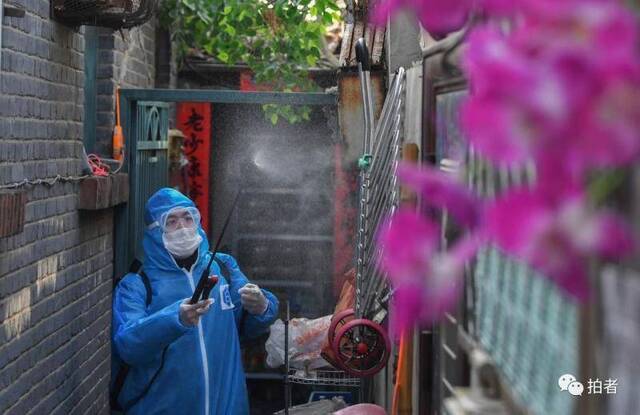 在北京，坚守岗位的“战疫”人