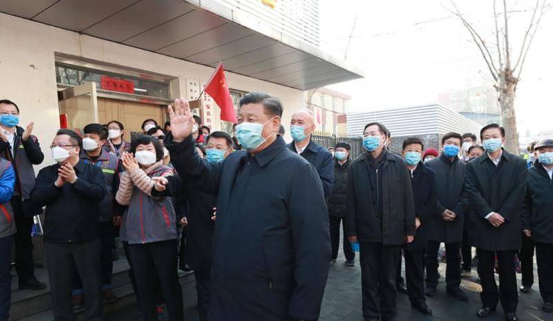 △2月10日，习近平在北京朝阳区安贞街道安华里社区，了解基层一线疫情联防联控情况。