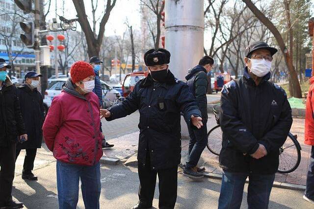 北邮校医院设临时“药房” 方便周边居民取药