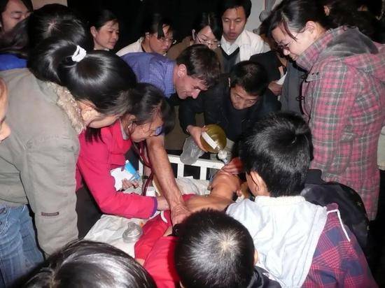 2010年，夏爱克在云南省红河哈尼族彝族自治州建水县进行医疗培训。（图片由采访对象提供）