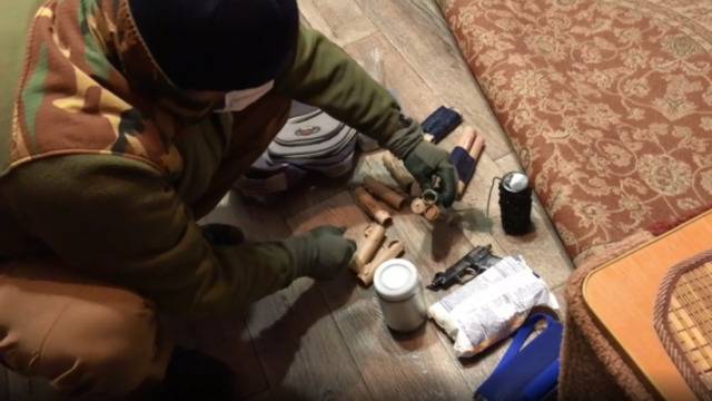 俄警方缴获爆炸装置零部件（图源：今日俄罗斯电视台）