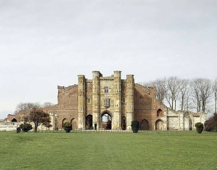 英国桑顿修道院附属医院遗址发现14世纪黑死病乱葬岗里面埋有27名成人和21名孩童遗骸