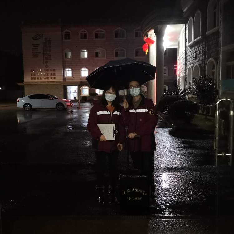 冒雨出征