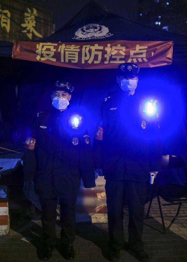 24小时不断岗 北京夜幕下的防疫“守夜人” 组图