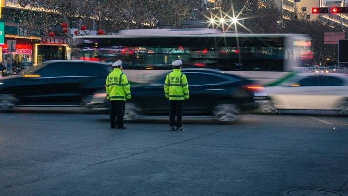 不扣车、微信取证，上海交警推“防疫版”交通事故处理便民举措