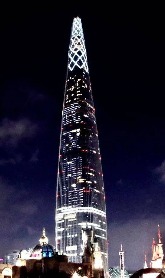 ▲韩国最高摩天大楼为中国“点亮”，为武汉加油。（图片源自中国驻韩国大使馆）