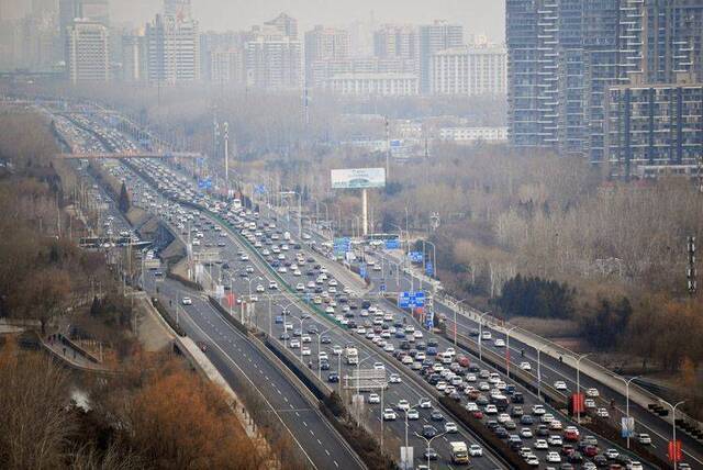 北京周一早高峰车流量整体回升 局部出现短暂拥堵 组图