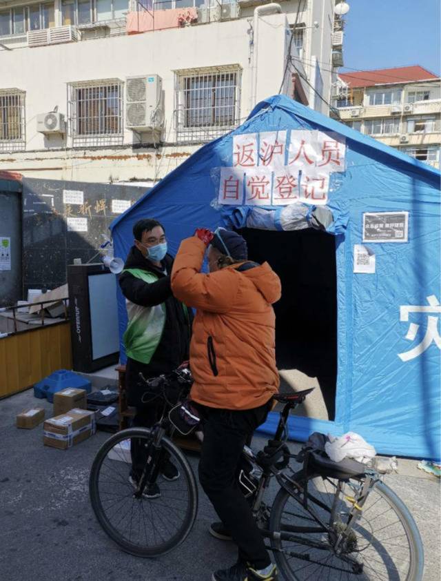 有10个出入口、外来租户多的“两万户”老小区如何守牢？这位上海居委干部有一手