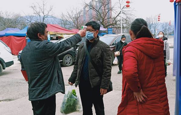 杨荣把生命定格在疫情防控第一线