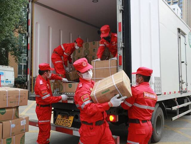 中国安能组建物资运输分队 40余吨生活物资运抵雷神山医院