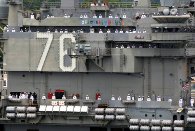 “里根”号航母在横须贺入坞进行例行维护图源：美国海军