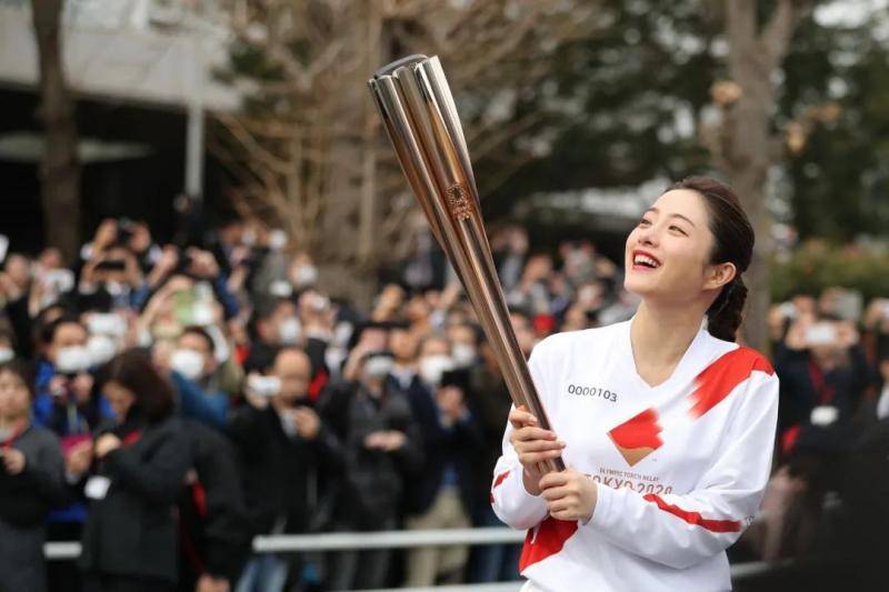  2月15日，东京奥运会圣火传递大使石原里美在火炬接力彩排中。新华社记者杜潇逸摄