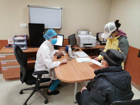 记者探访清华长庚医院 “我们一定镇守住医院的大后方！”
