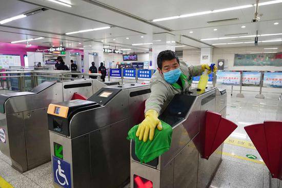 北京地铁列车出库前5次消毒，42块滤网守护进风通道