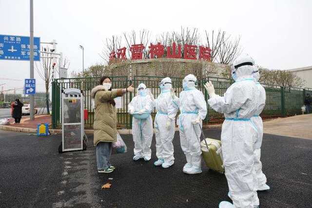 雷神山医院32名患者同日出院