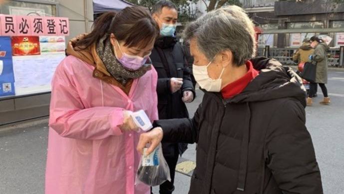 上海战疫手记 老年居民找各种理由要出门逛逛，作为“门岗”的我该怎么办？