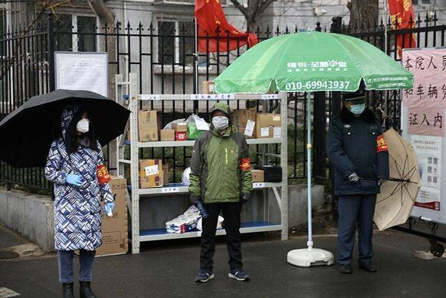 小雨伴随大雾黄色预警 明起气温开始回升  组图