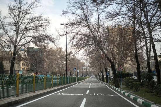 2月26日，空荡的德黑兰街道