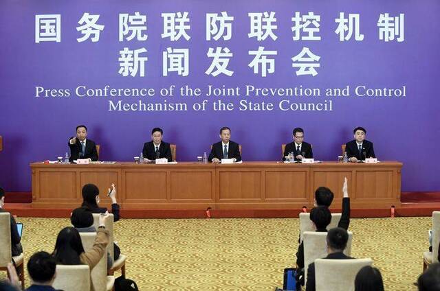 所有出入境人员严格实施“三查、三排、一转运”检疫措施