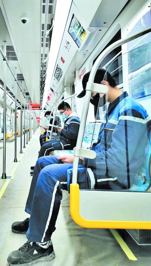 成都首条全自动无人驾驶地铁线路开始进行到段动态调试