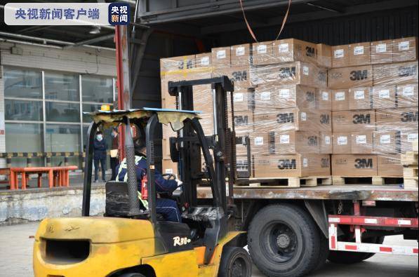 上海捐赠给韩国大邱和庆尚北道的50万只口罩启运