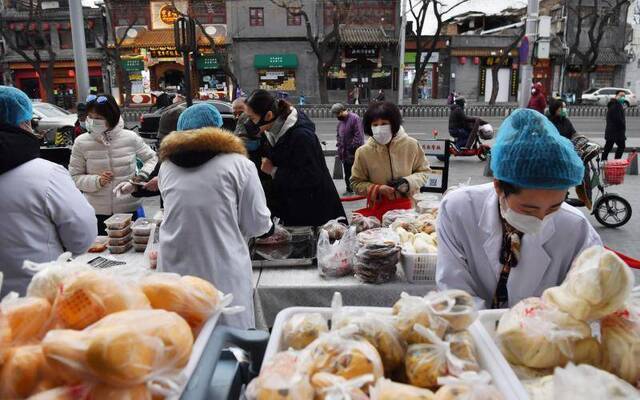 走访疫情下的餐饮企业，老字号出摊外卖成主业