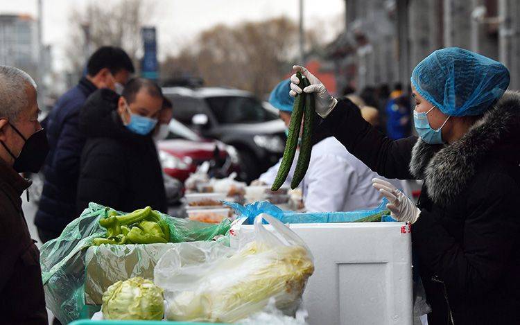 京城老字号店外摆摊 主推“外卖菜”｜组图