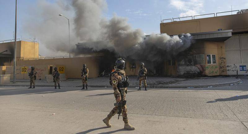 伊拉克首都绿区遭火箭弹袭击。（图：美联社）