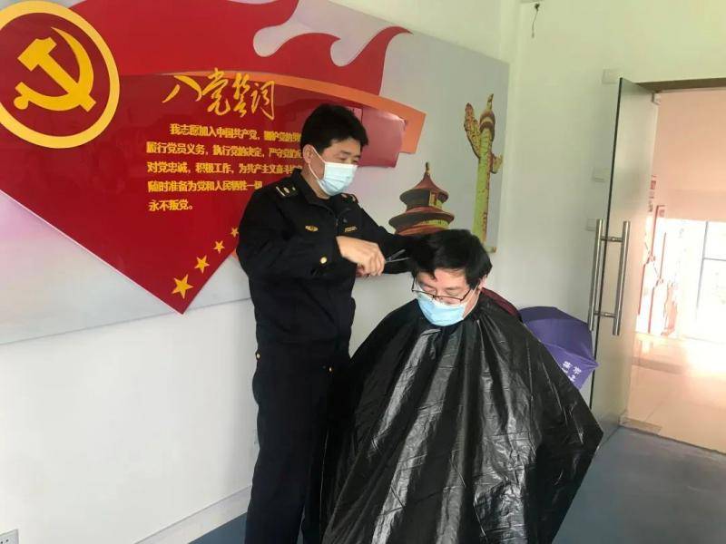 上海战疫手记 我不是Tony老师，但我能给抗疫一线的“战友”剪头发