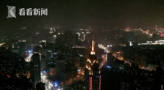 封城第40天航拍武汉夜景：霓虹初上 繁华依旧