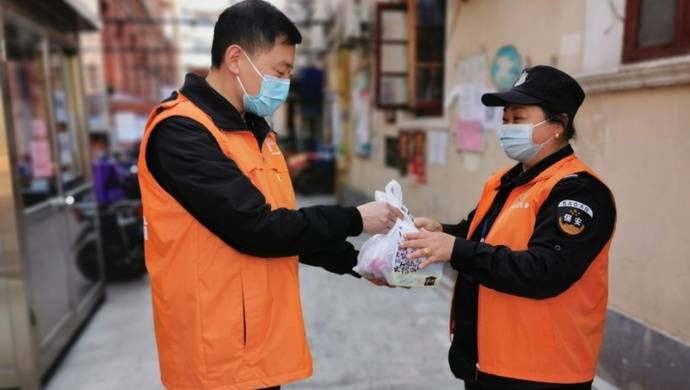 上海战疫手记 外地租客返沪，多人共用一个厨房卫生间，咋隔离？看居委干部出招