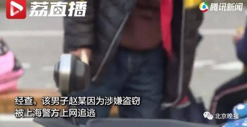 “疫”外收获？一男子因脸大戴不全口罩，民警好心提醒却发现是逃犯